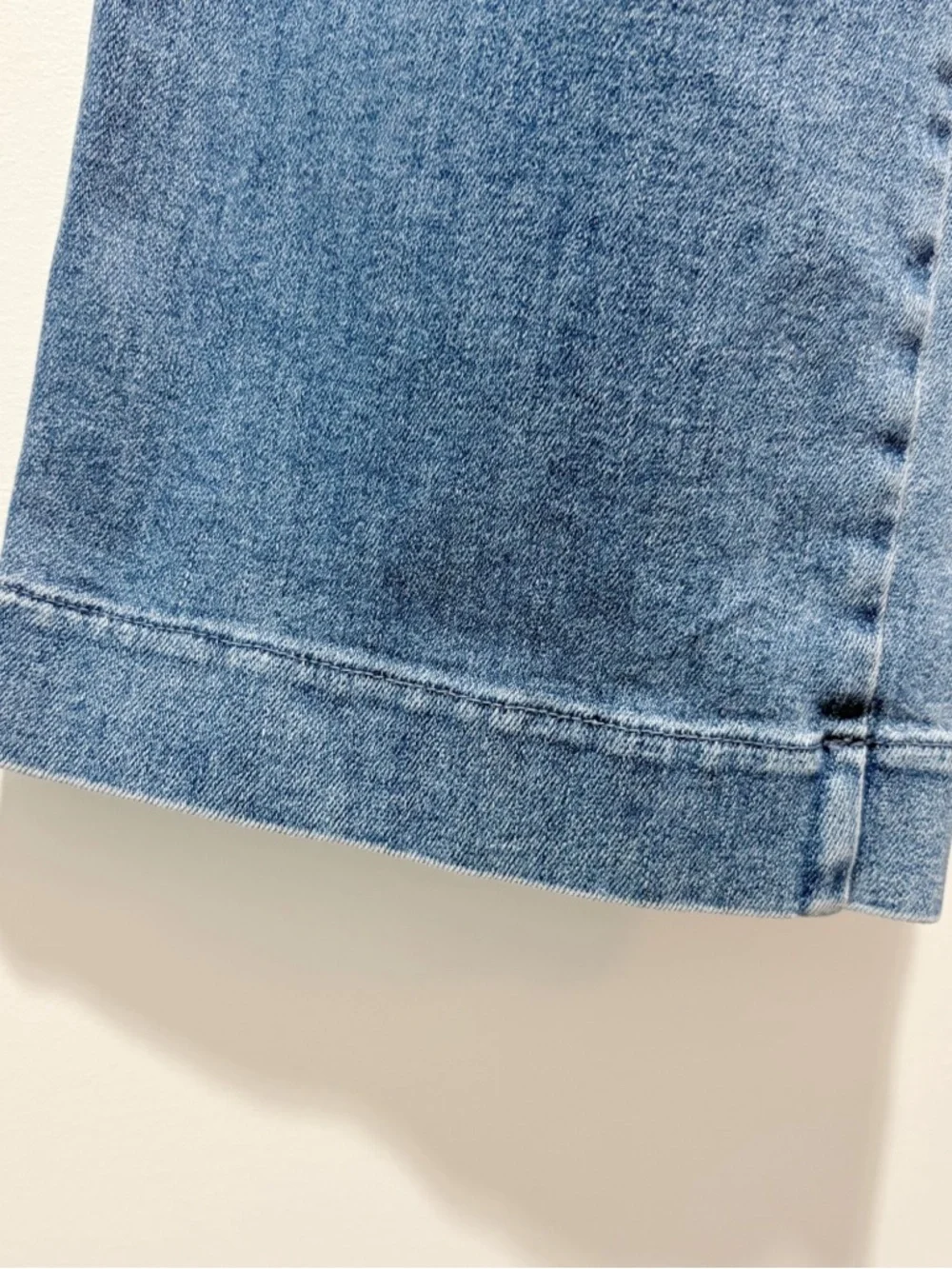 Frank and Eileen Westport Illusion Wide-Leg Pull-On Jean Size 8 Soft Denim - Picture 7 of 16